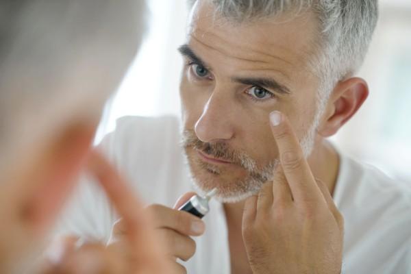 Can men wear make-up?